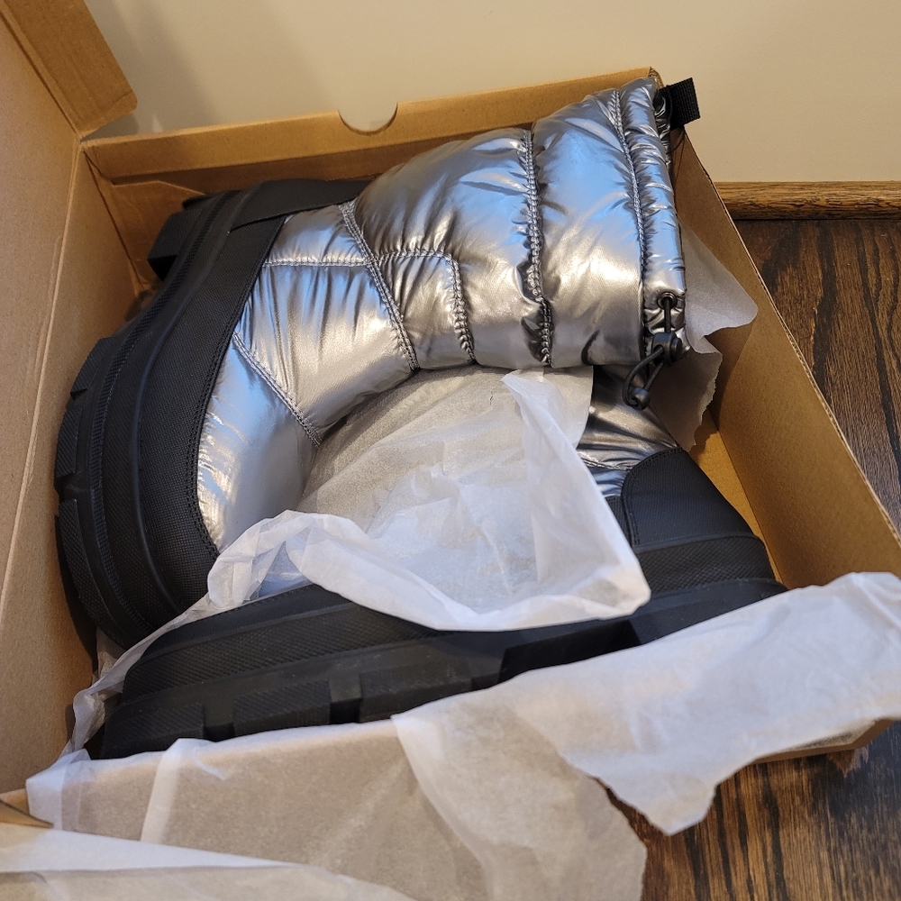 Winter boots, waterproof size 10/40 (but runs a little small like a 9-9.5 US)